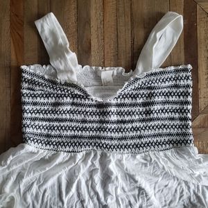 👋PLZ SEND ME YOUR OFFERS👋👋 💖DONATING SOON💖 H&M Smocked Top In B&W SIZE: MED